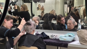 Concours Nos Grands Mères en Fête - 8 mamies de l'EHPAD L'Occitanie à Cabriès ont été coiffées par des élèves de Terminale Bac Pro Métiers de la Coiffure