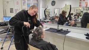 Concours Nos Grands Mères en Fête - 8 mamies de l'EHPAD L'Occitanie à Cabriès ont été coiffées par des élèves de Terminale Bac Pro Métiers de la Coiffure