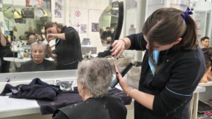 Concours Nos Grands Mères en Fête - 8 mamies de l'EHPAD L'Occitanie à Cabriès ont été coiffées par des élèves de Terminale Bac Pro Métiers de la Coiffure