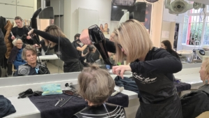 Concours Nos Grands Mères en Fête - 8 mamies de l'EHPAD L'Occitanie à Cabriès ont été coiffées par des élèves de Terminale Bac Pro Métiers de la Coiffure