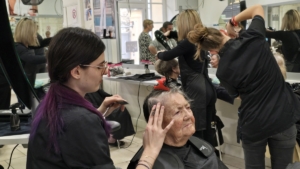 Concours Nos Grands Mères en Fête - 8 mamies de l'EHPAD L'Occitanie à Cabriès ont été coiffées par des élèves de Terminale Bac Pro Métiers de la Coiffure