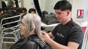 Concours Nos Grands Mères en Fête - 8 mamies de l'EHPAD L'Occitanie à Cabriès ont été coiffées par des élèves de Terminale Bac Pro Métiers de la Coiffure