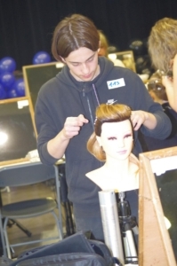 Concours UNEC Avignon 2024 - 1er prix chignon 1ère Bac Pro / CAP, Tony MEDINELLI