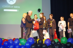 Concours UNEC Avignon 2024 - 1er prix chignon : Tony MEDINELLI et Eléa MEYERE - 2ème prix : Liv SIMON - 3ème prix : Noëlia NOURRY