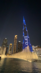 Loup fait un stage de un mois auprès de La Conciergerie à Dubaï aux Emirats Arabes Unis et propose aux touristes de nombreuses attractions.