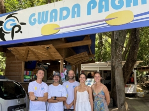 Célia a effectué son stage de BTS Tourisme en Guadeloupe à Gwada Pagaie sur la plage de Malendure. Paradisiaque !