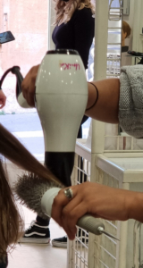 Concours de coiffure : épreuve de brushing