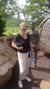 Mlle Lou-Anne SIMON effectue son stage au Togo dans le cadre du tourisme solidaire auprès de l'association VRAT.