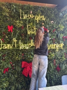 Alice et Charlotte effectuent un stage dans un hôtel à Lisbonne au Portugal.