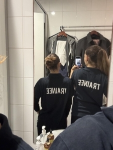 Alice et Charlotte effectuent un stage dans un hôtel à Lisbonne au Portugal.