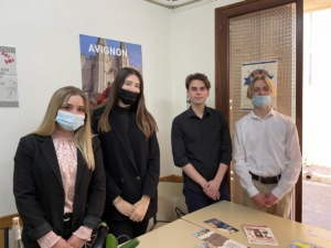 Les BTS Tourisme 1ère année organisent un salon du Tourisme en atelier professionnel. 