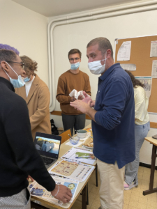 Les BTS Tourisme 1ère année organisent un salon du Tourisme en atelier professionnel. 